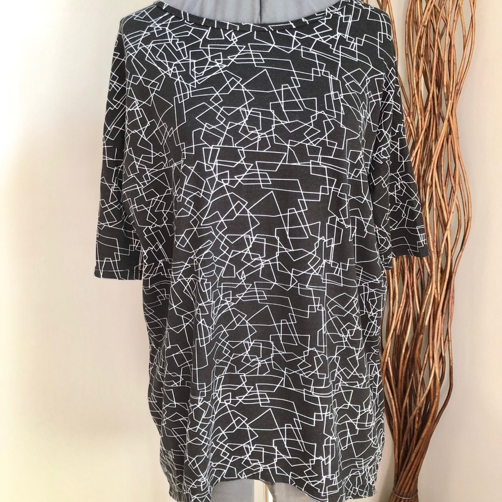 💵5 FOR $25💵 LuLaRoe Black White Retro Tunic